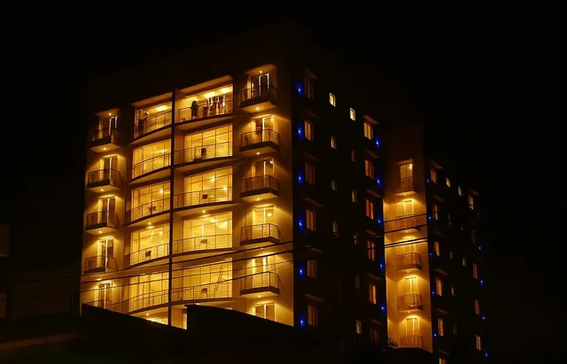 Wimbledon Court by night, Hill Street, Dehiwala